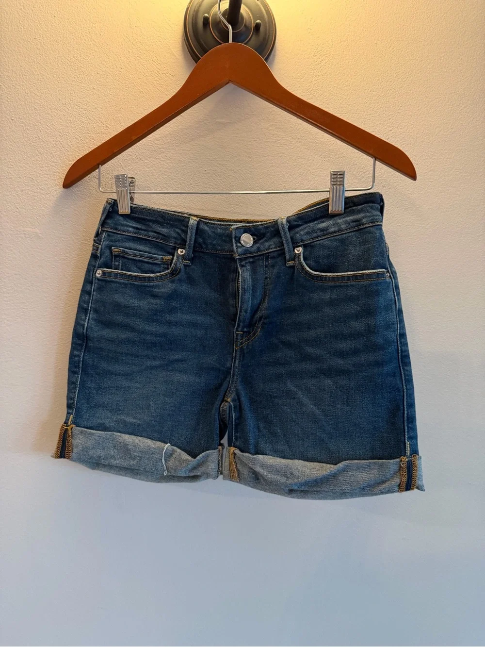 True Religion Jayde Dark Wash Denim Cuffed Shorts Womens‎ 27W